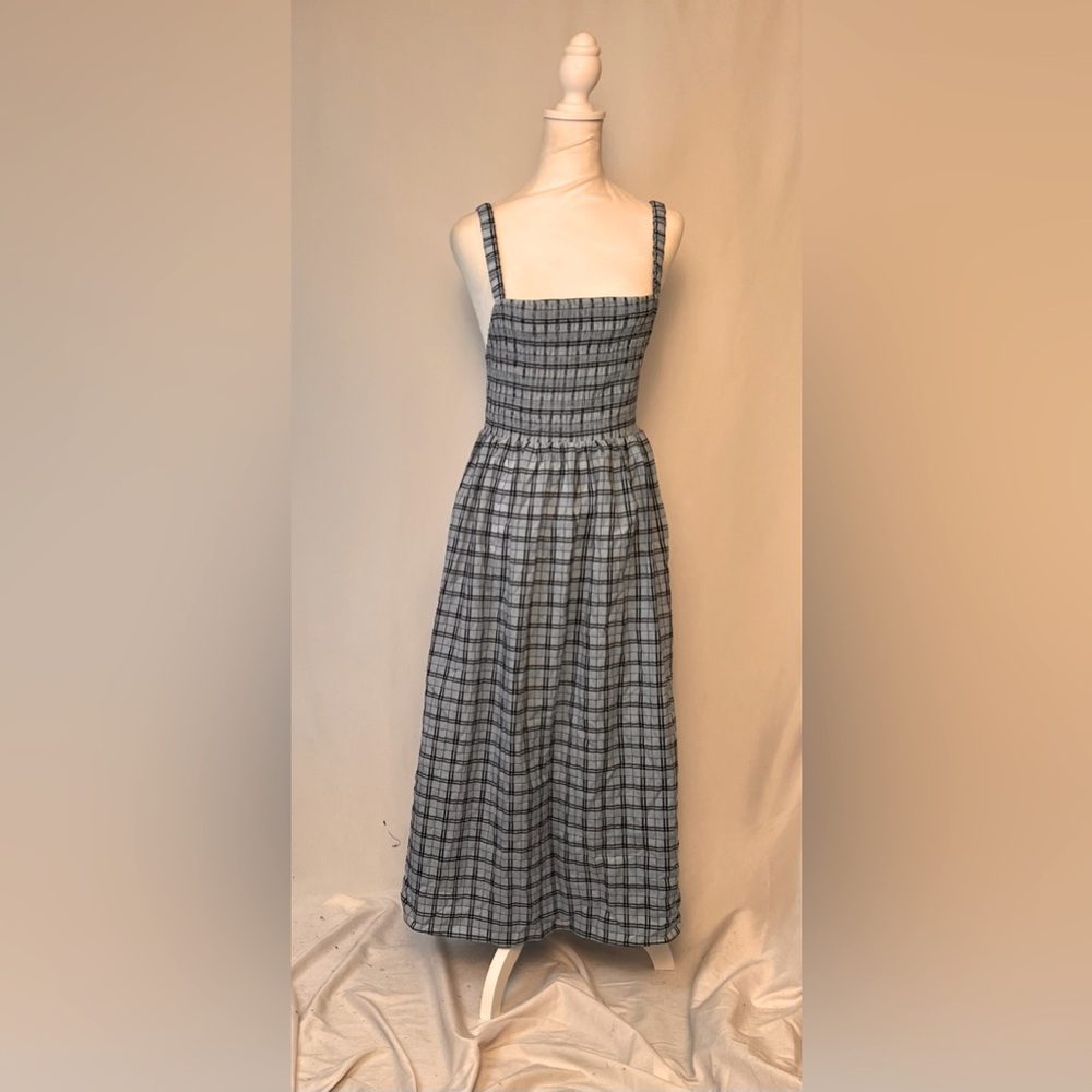NWOT / J crew Smocked sleeveless dress in textured plaid - Picture 2 of 3
